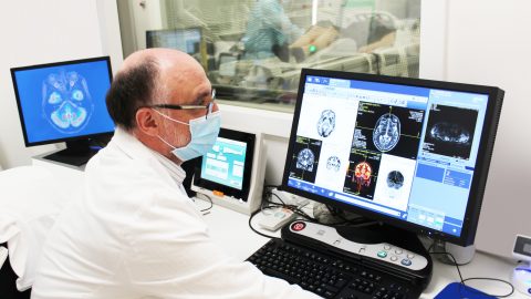 L’Alzheimer i el seu diagnòstic precoç inspiren el tàndem de precisió entre biomarcadors i intel·ligència artificial