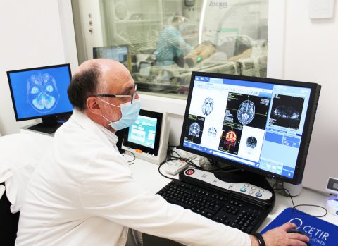 L’Alzheimer i el seu diagnòstic precoç inspiren el tàndem de precisió entre biomarcadors i intel·ligència artificial
